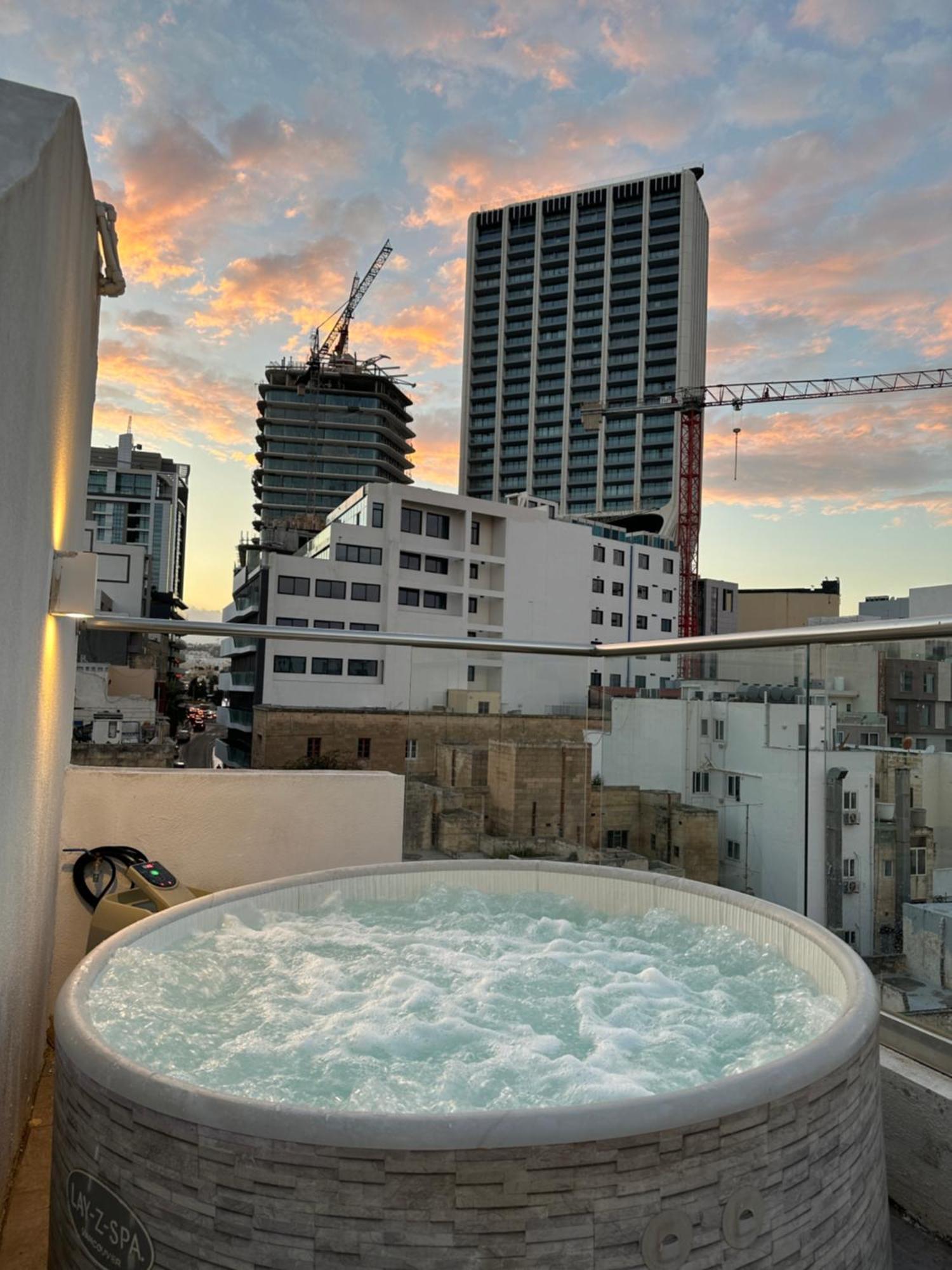 Paceville Sea View Penthouse With Jacuzzi! San Ġiljan Kültér fotó